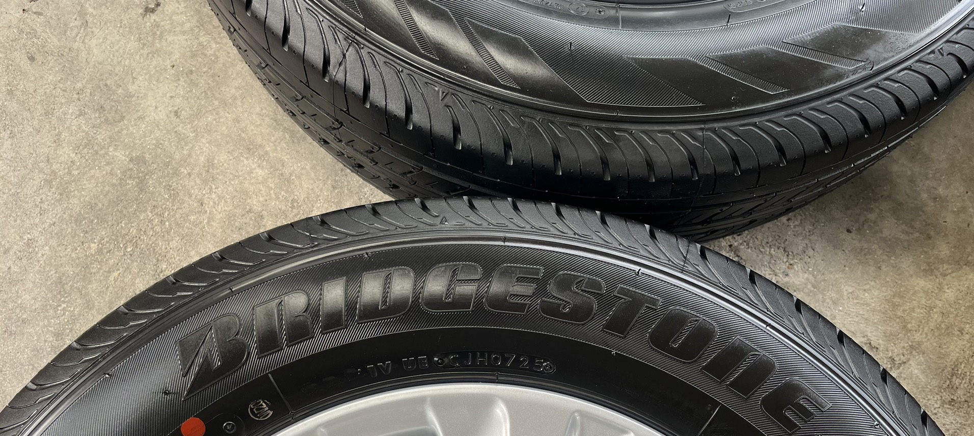 ✨ยางใหม่ป้ายแดง✨215-65-16 Bridgestone💥ปี 25💥🚘ใส่กับ รถตู้ ,รถกระบะตัวเตี้ย ได้ทุกรุ่น
