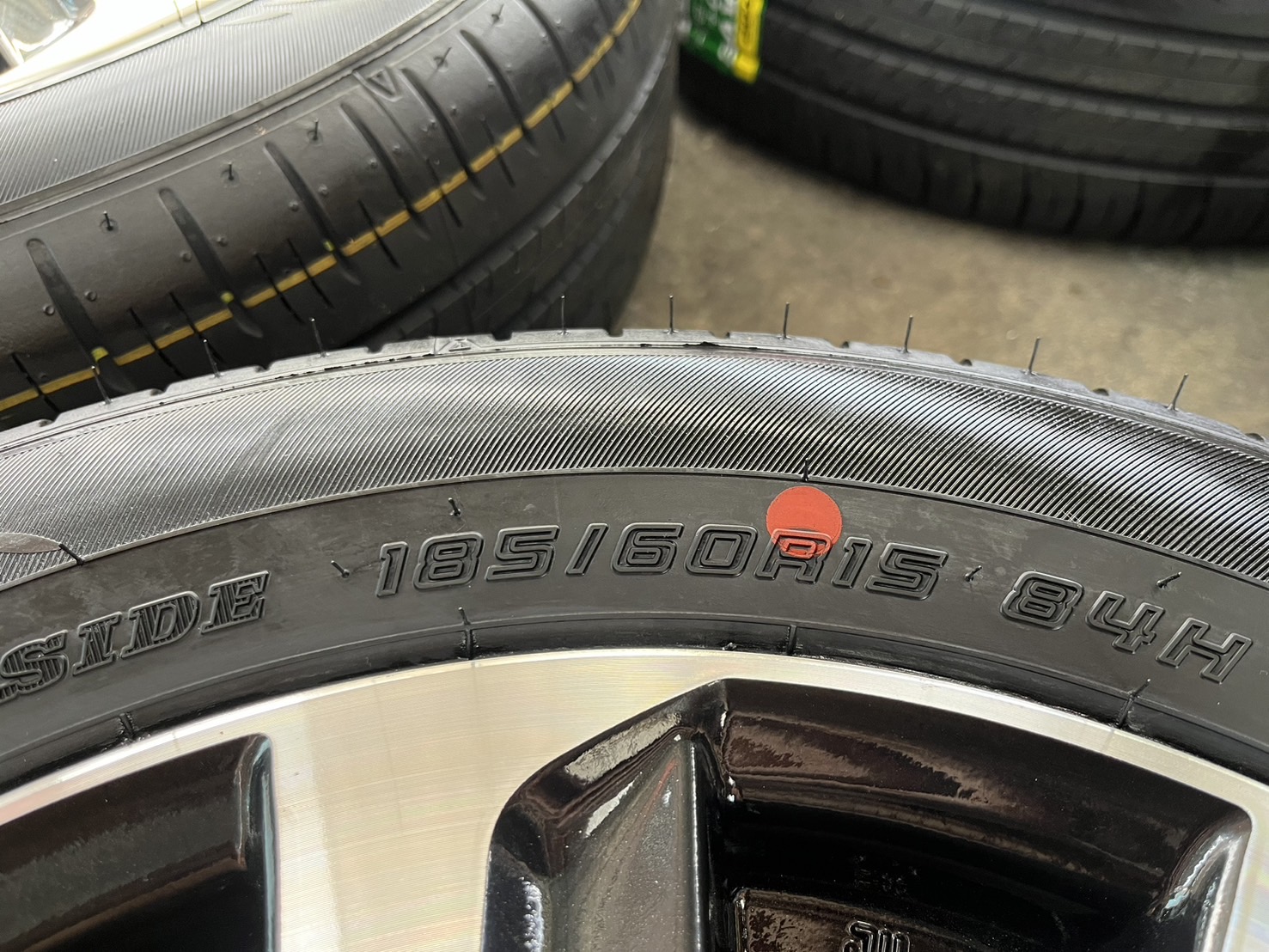 ✨ล้อแม็ก✨Toyota Vios 8 ก้าน ขอบ 15 ดำหน้าเงา พร้อมยางใหม่💯185-60-15 Dunlop♨ปี 24♨