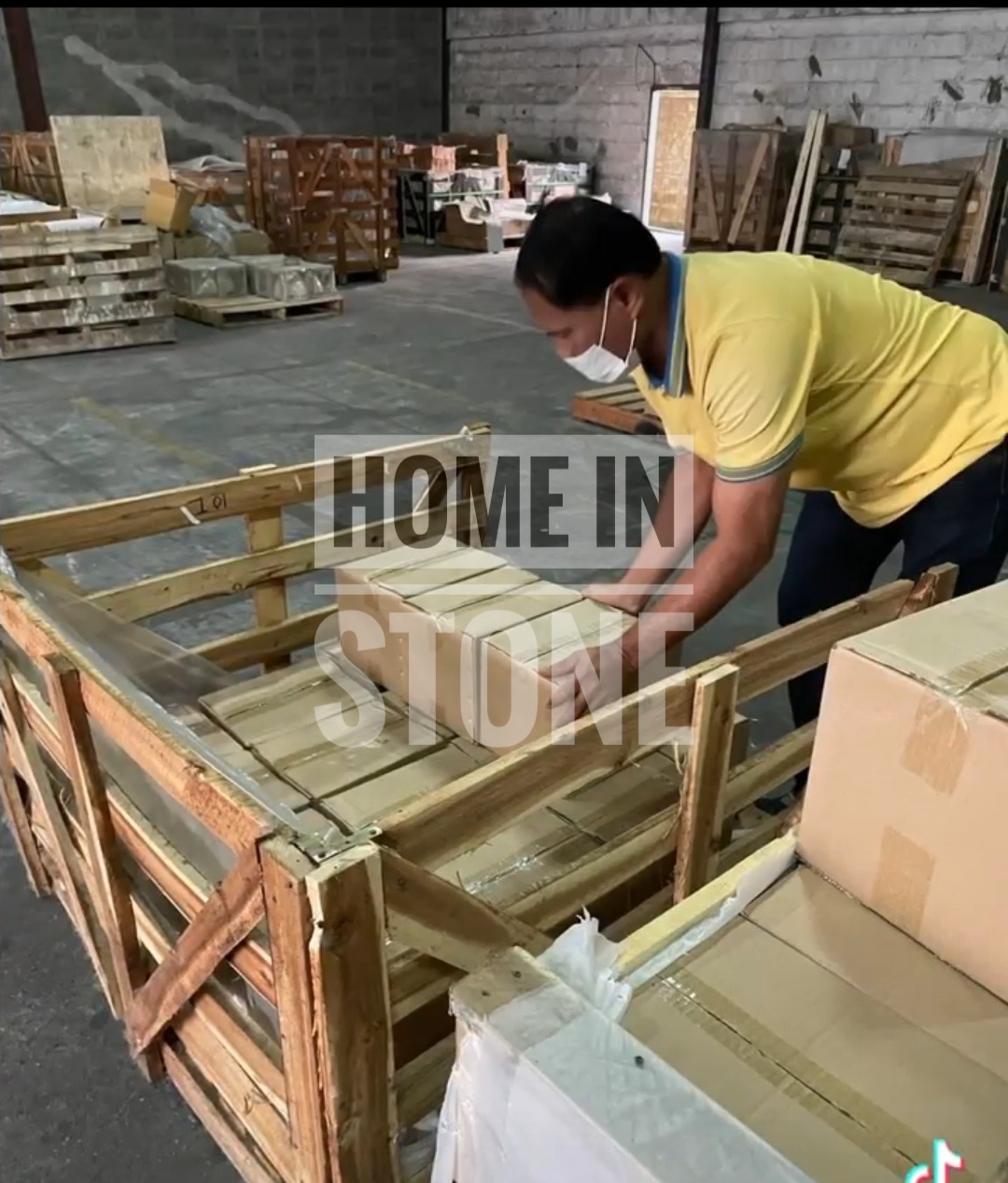 หินปูสระว่ายน้ำ crystal black