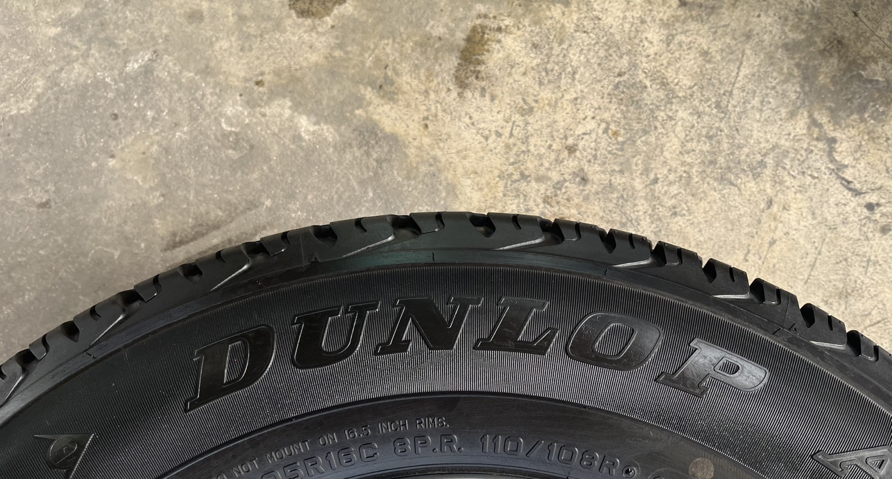 ✨ยางป้ายแดง✨205R16 Dunlop💖สวยกริ๊บ💖เหมาะสำหรับ รถกระบะตัวเตี้ย ,รถกระบะสายบรรทุก