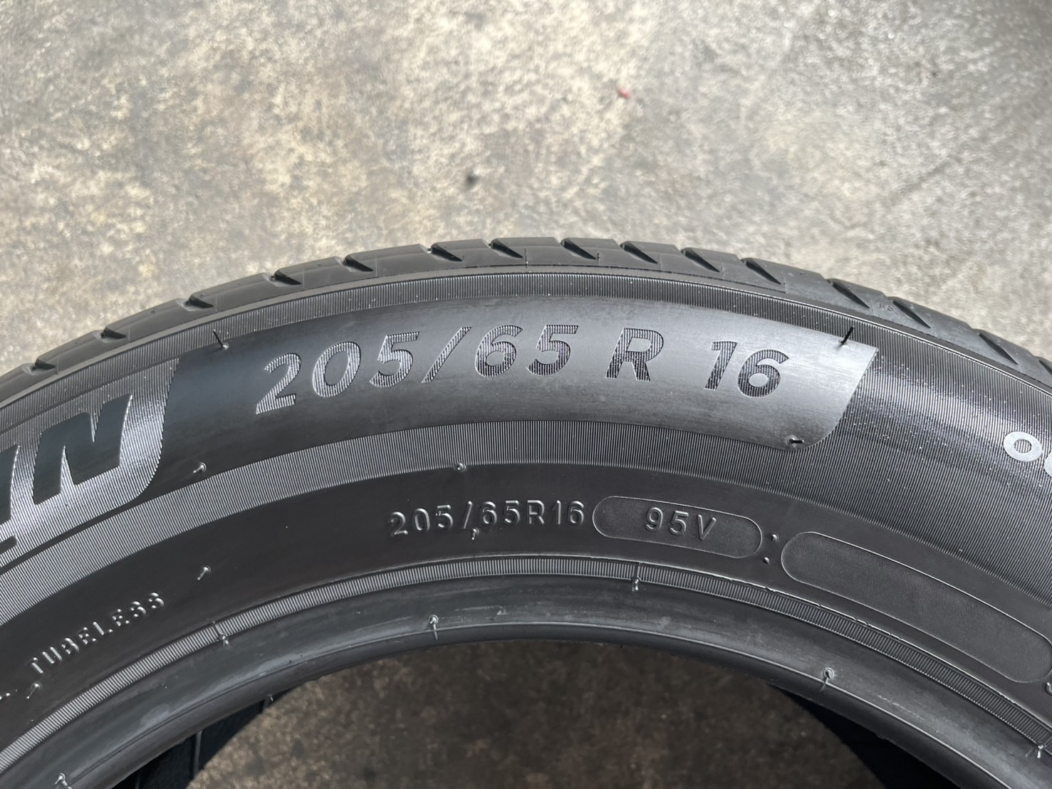 ✨ยาง✨205-65-16 Michelin♨️ปี 24♨️สภาพสวยมาก💖ใช้งานมาน้อยมาก