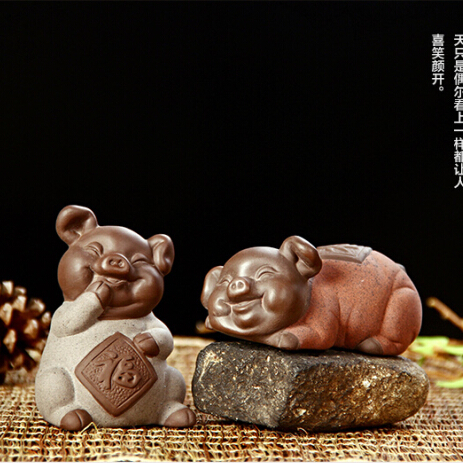 ตุ๊กตาดินเผาหมูน้อยนำโชค สำหรับตบแต่งโต๊ะทำงาน /ชุด 2 ชิ้น