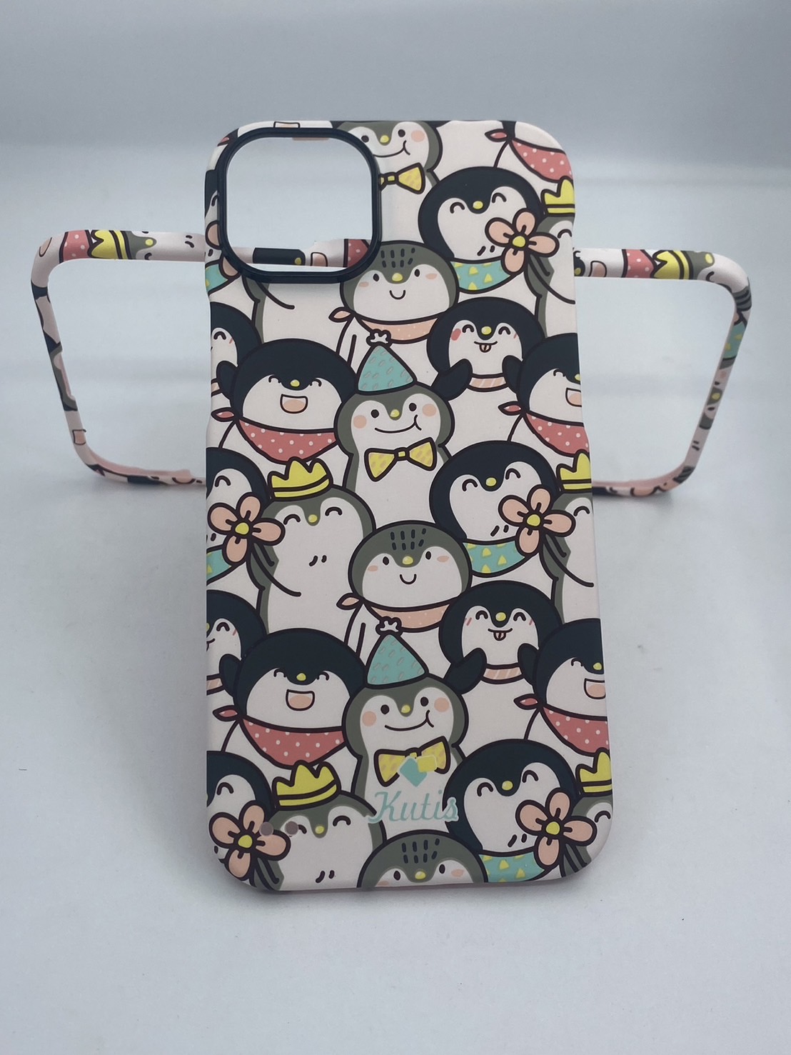เคสคูทิส(Kutis)เคสไอโฟน14PLUS(ลายเพนกวิน)มาใหม่ เคสประกบหน้า-หลัง เคสเรืองแสง เคสลายวินเทจ ร้านSuperhero Klongthom