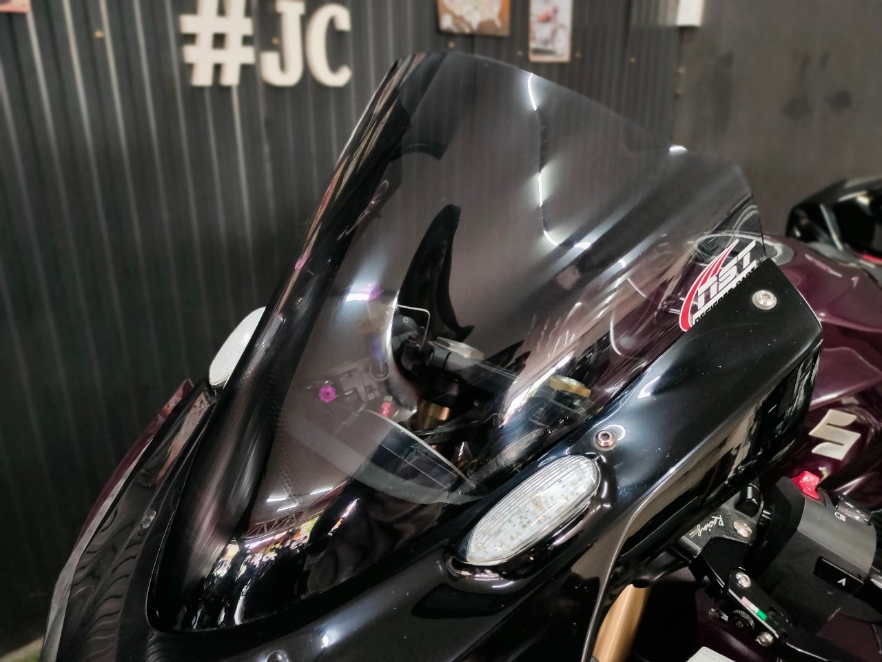 🐬 ได้เวลาโลมาโชว์ตัว #GSX-R1000 สเปค 🇺🇸 จดทะเบียน ธ.ค. ปี 2014 แต่งเต็มพร้อมบิน...ขี่อย่างมันส์‼️