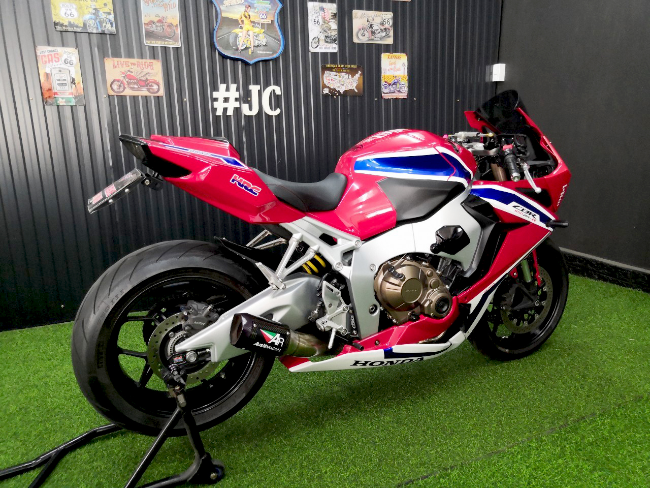 นี่มันแฝดน้อง CBR1000RR นี่หน่าา!!! 😎😎 Honda #CBR650RR SP ปี2019