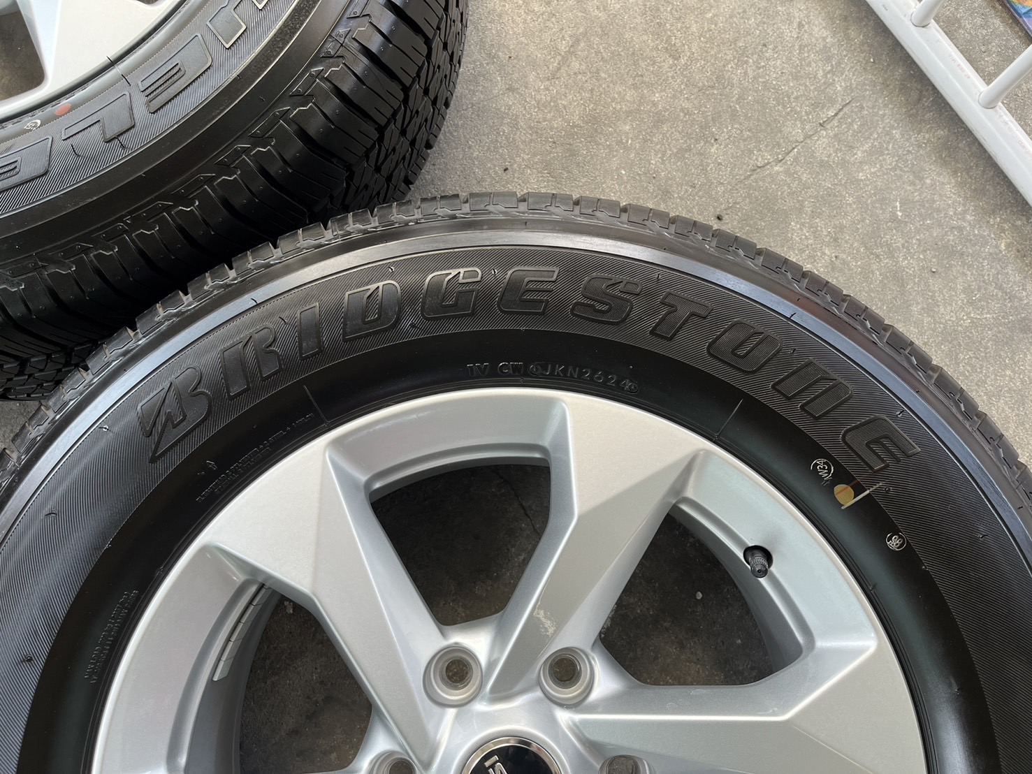 ✨ล้อแม็กป้ายแดง✨ISUZU D-Max รุ่นใหม่ล่าสุด ขอบ 17 พร้อมยางป้ายแดง 255-65-17 Bridgestone♨️ปี 24♨️