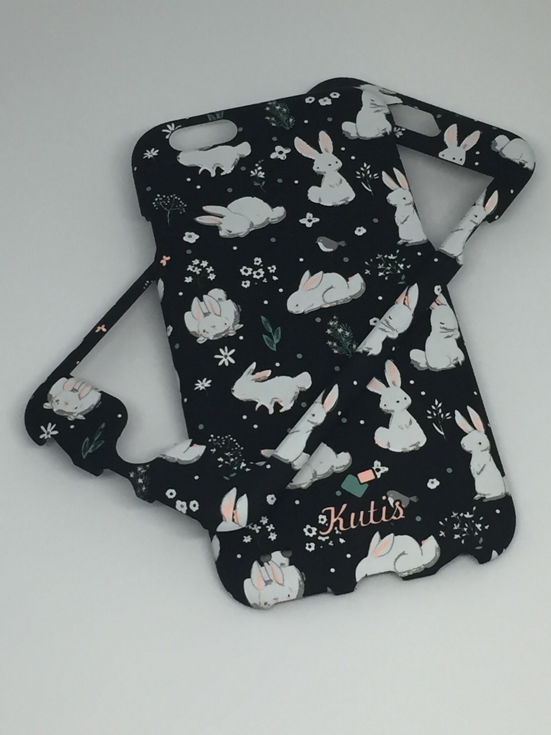 เคสคูทิส (Kutis) ไอโฟน6,6S(ลายกระต่ายนั่งกับนอน)