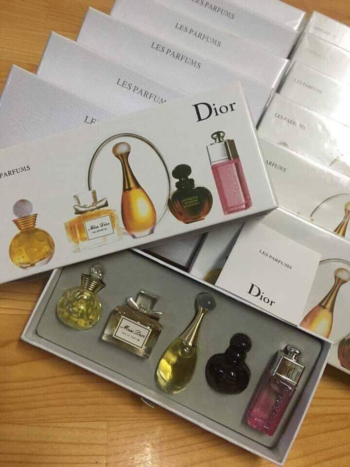 ขายเป็น เซต น้ำหอมผู้หญิง ได้5กลิ่น5ขวด 5ml x5ขวด Dior Dolce Vita Dior - Miss Dior Cherie Dior Poison EDP Dior J'dore EDP Dior - Addict - Eau Fraiche EDT per4