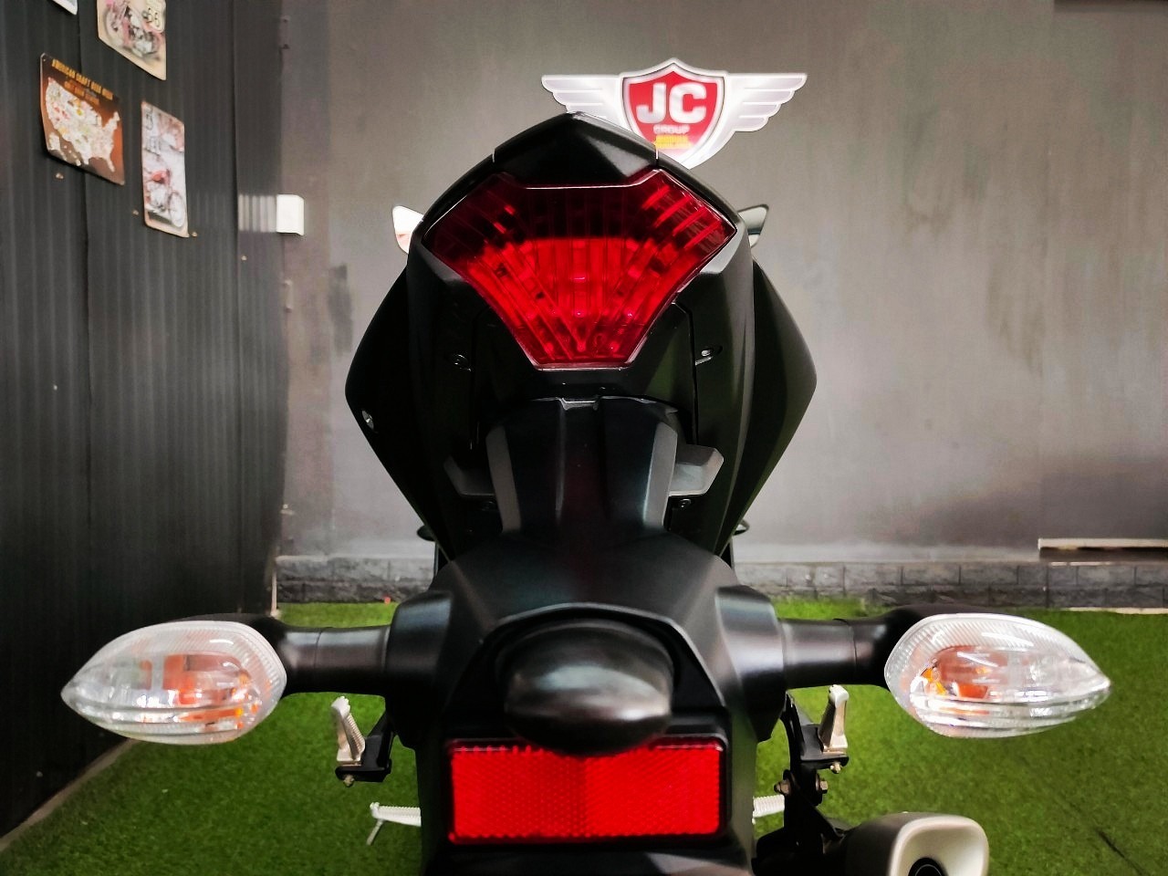 ดำดุดันไม่เกรงใจใคร ❗ YAMAHA New R3 โมเดล 2019 รถมือแรก "นางฟ้าไมล์น้อย" โคตรน่าใช้ 🥰