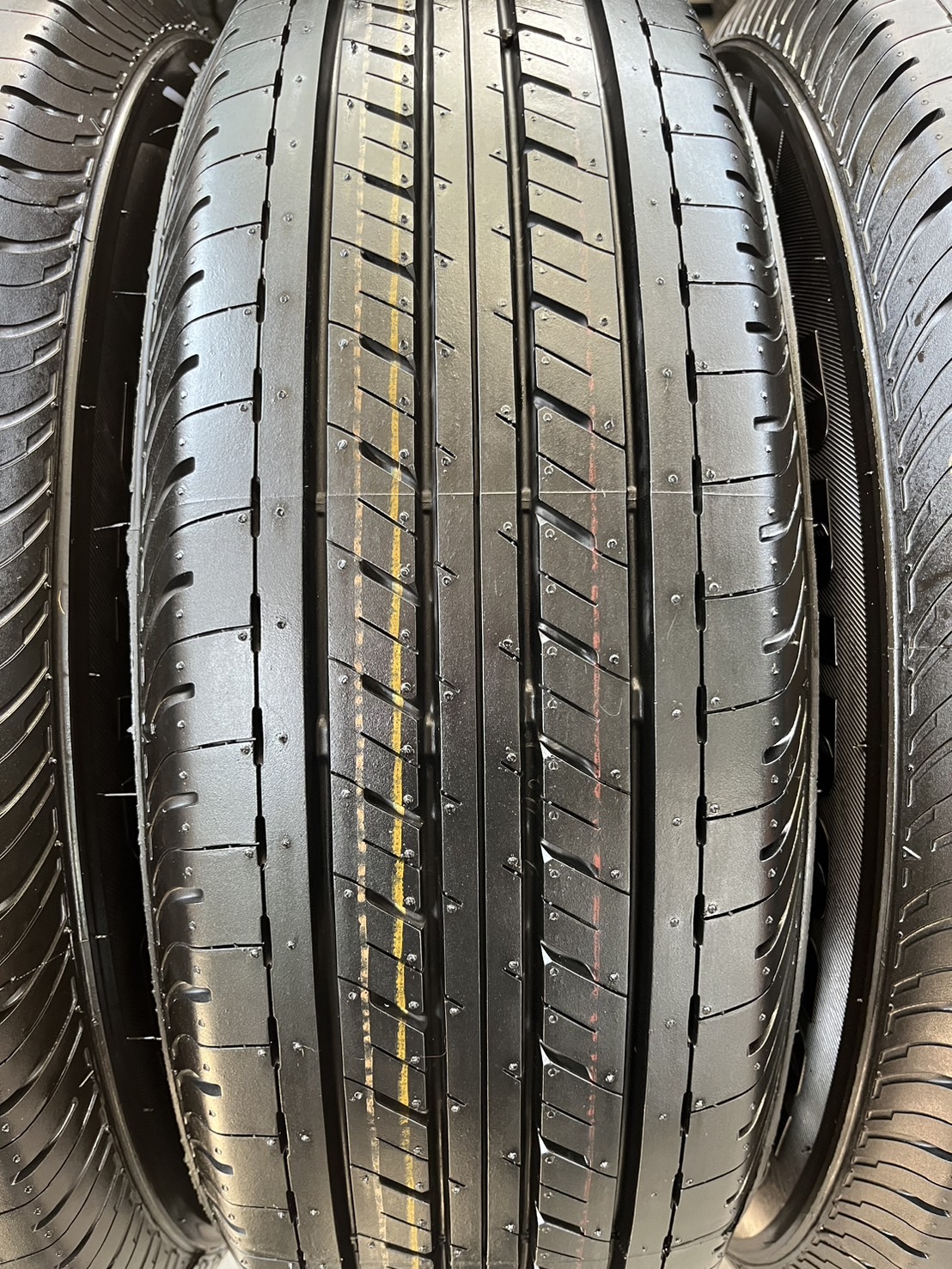 ✨ยางใหม่ป้ายแดง✨215-70-16 Bridgestone🚘ใส่กับ รถตู้ ,รถกระบะตัวเตี้ย ได้ทุกรุ่น