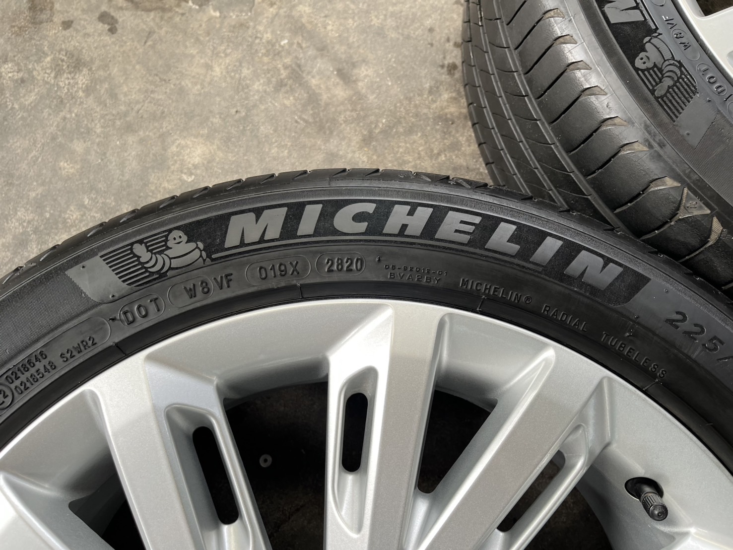 ✨ล้อแม็ก✨ISUZU D-Max รุ่นใหม่ล่าสุด ขอบ 18 แถมยาง 225-50-18 Michelin ปี 20