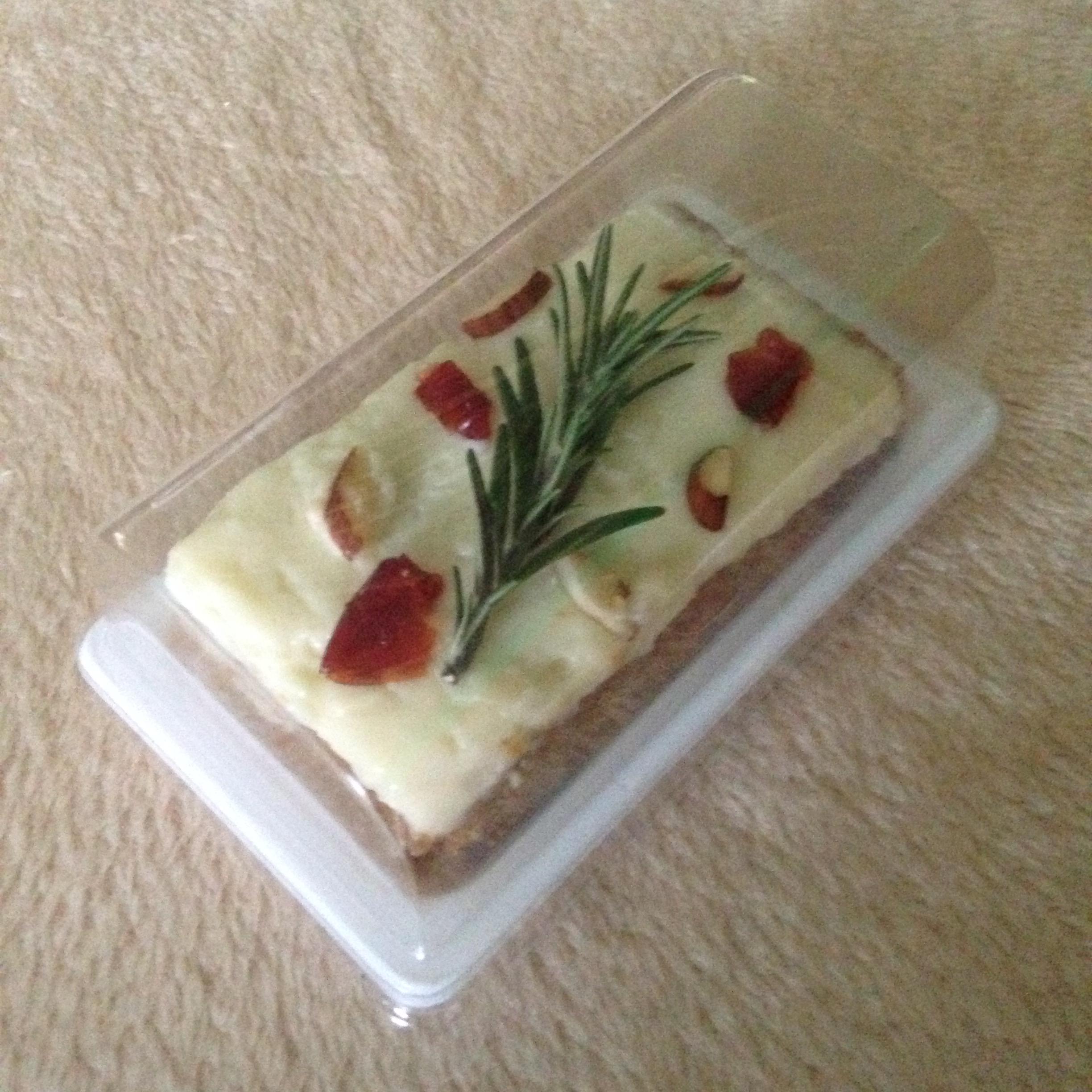 🥕แครอทเค้กครีมชีส🥕🧀 (Carrot Cake Creamcheese) (ชิ้นเล็ก) Size : 4.5 x 8.5 cm.