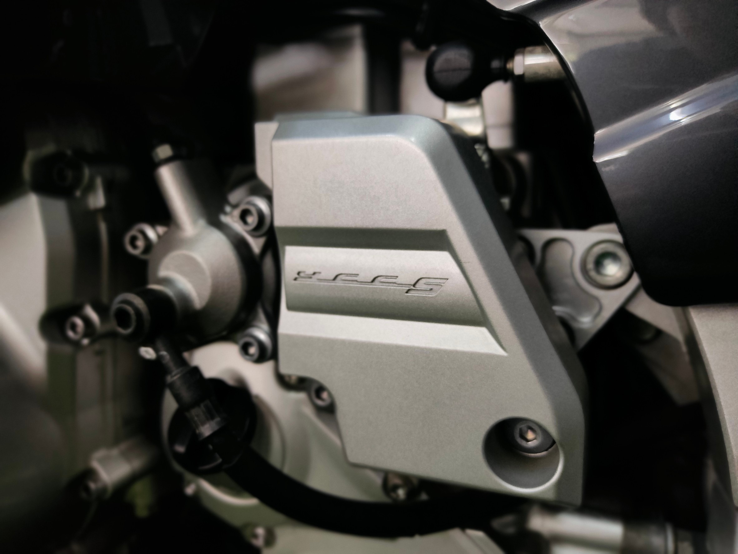 Sport Touring ตัวพรีเมียมจากค่าย YAMAHA รุ่น FJR1300AS ตัวท๊อป Autoclutch ขับเพลาปลายปี 2018 แท้สายจอดไมล์ 2,xxx 😎 โฉมปัจจุบัน...นับคันได้เลย‼️