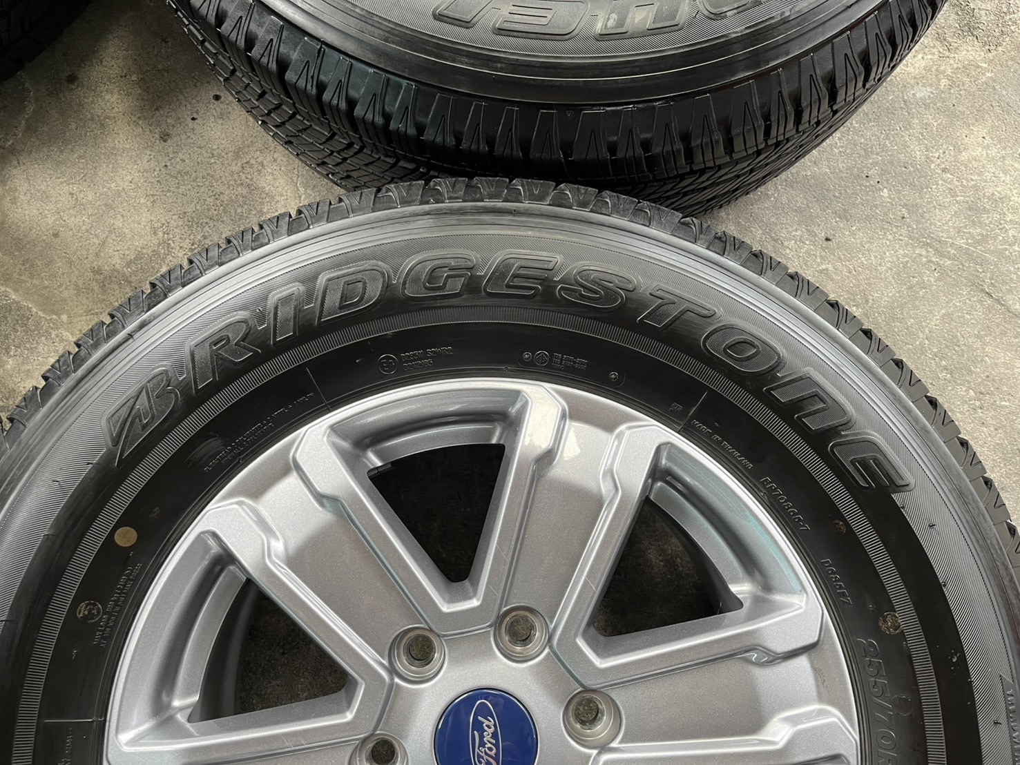 ✨ล้อแม็ก✨Ford Ranger รุ่นใหม่ล่าสุด ขอบ 17 พร้อมยาง 255-70-17 Bridgestone♨️ปี 24♨️