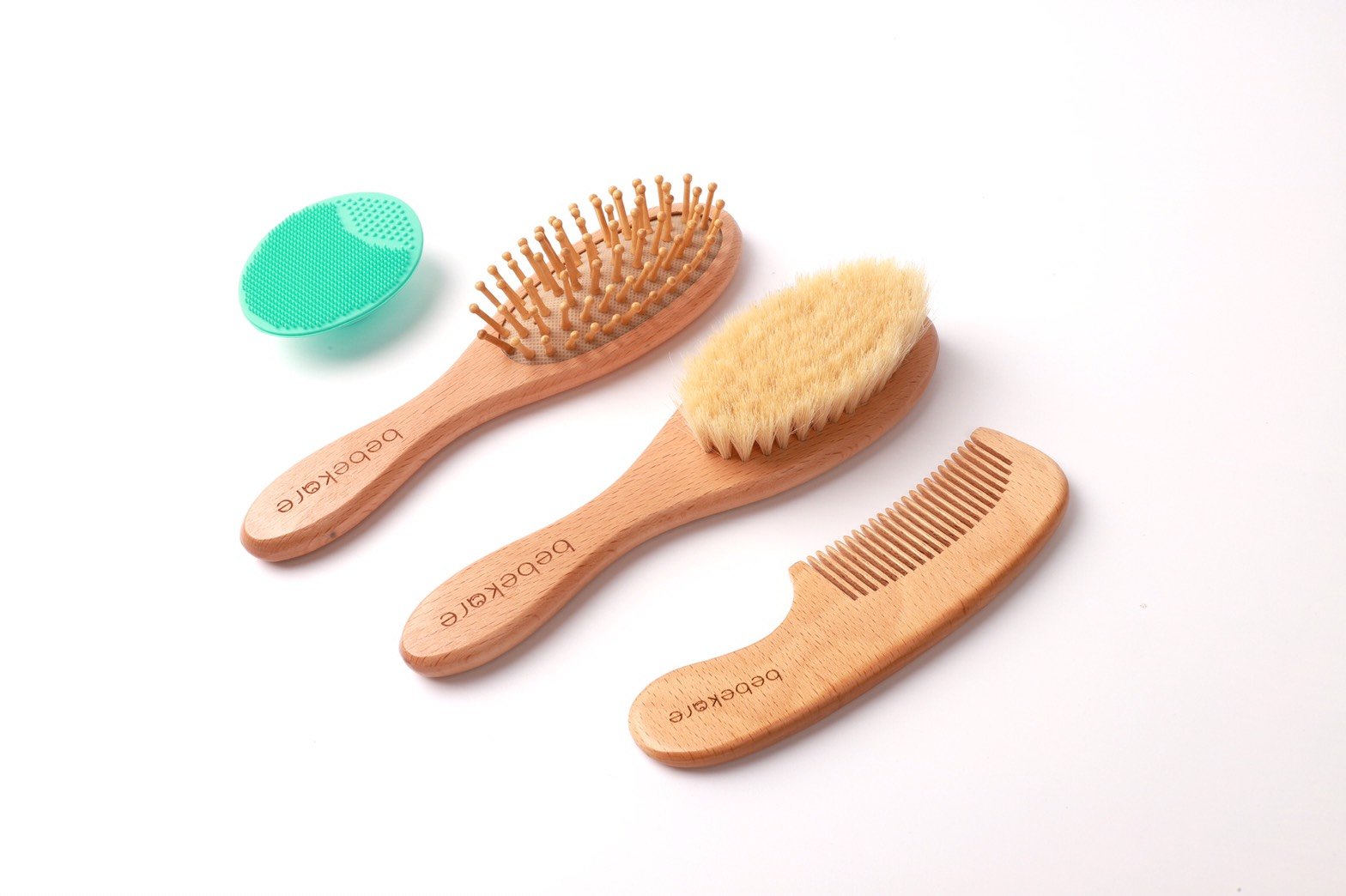 BEBEKARE Groom Deluxe baby Spa เซทเเปรงผมขนเเพะเเท้ 100% มาพร้อมเเปรง หวี เเปรงซิลิโคนสำหรับกำจัดไขมันบนศรีษะของลูกน้อย สำหรับอายุแรกเกิดขึ้นไป