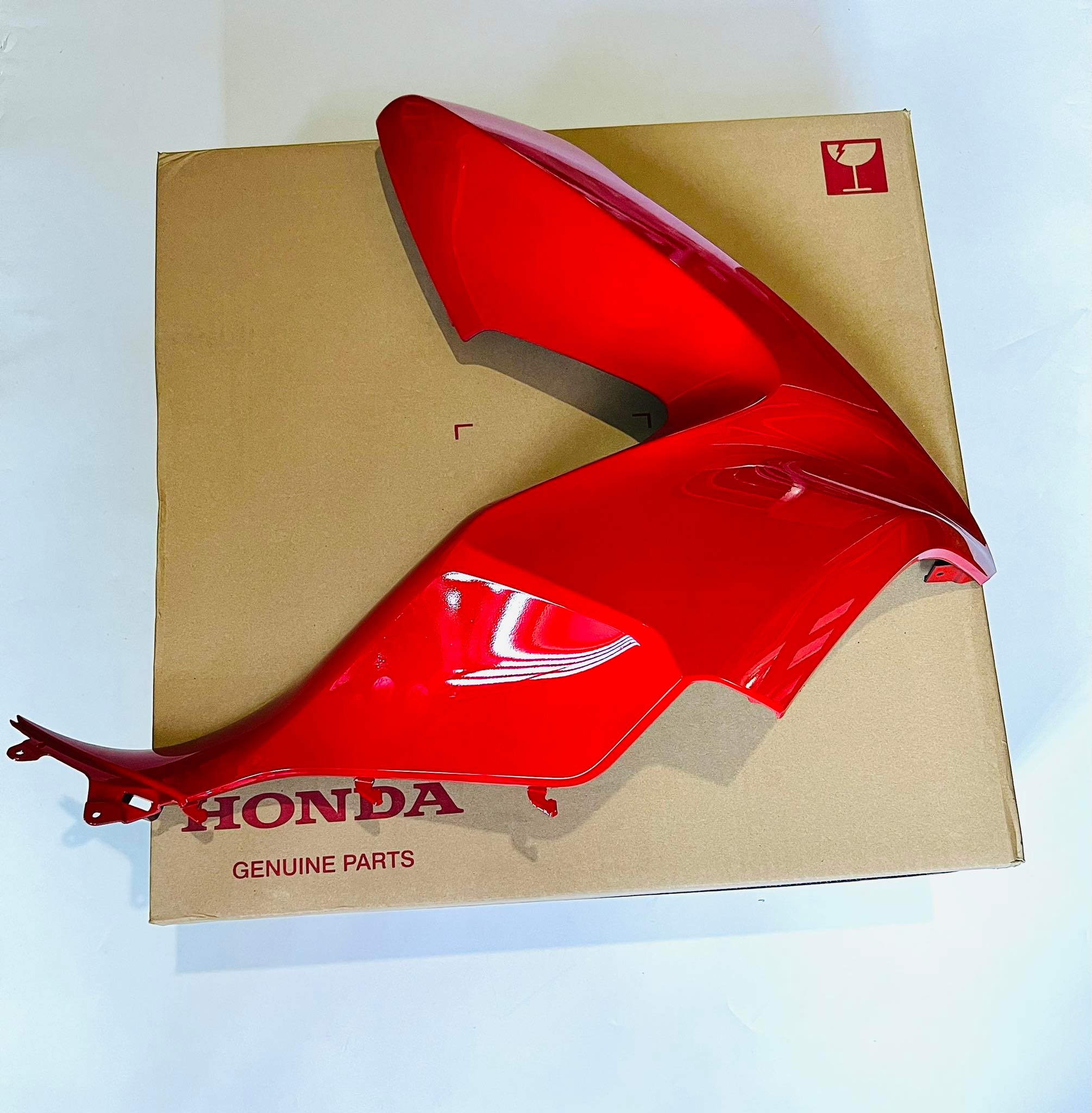 บังลมขวาpcx-150 all new แท้ศูนย์ สีแดง เฉพาะด้านขวา