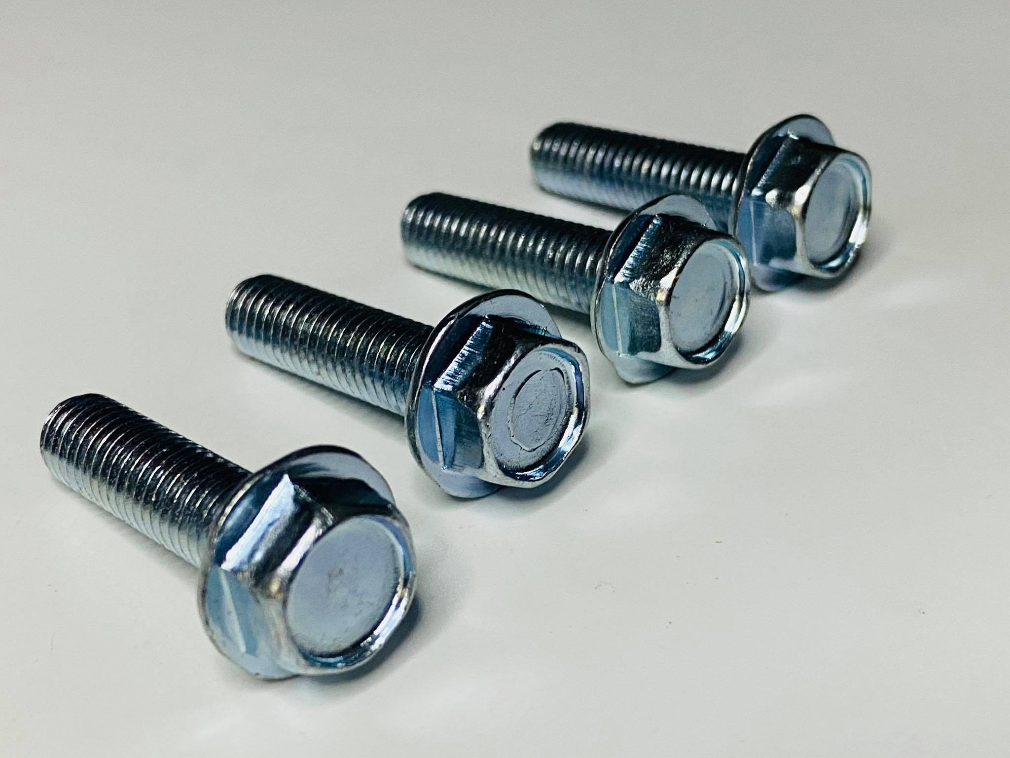 น๊อตกันตกrc100 rc110 4 ตัว