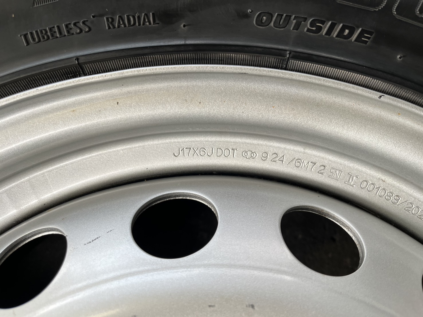 ✨ล้อกระทะ 6รู139✨Toyota ขอบ 17 สีบอร์น แถมยาง 215-55-17 ปี 21