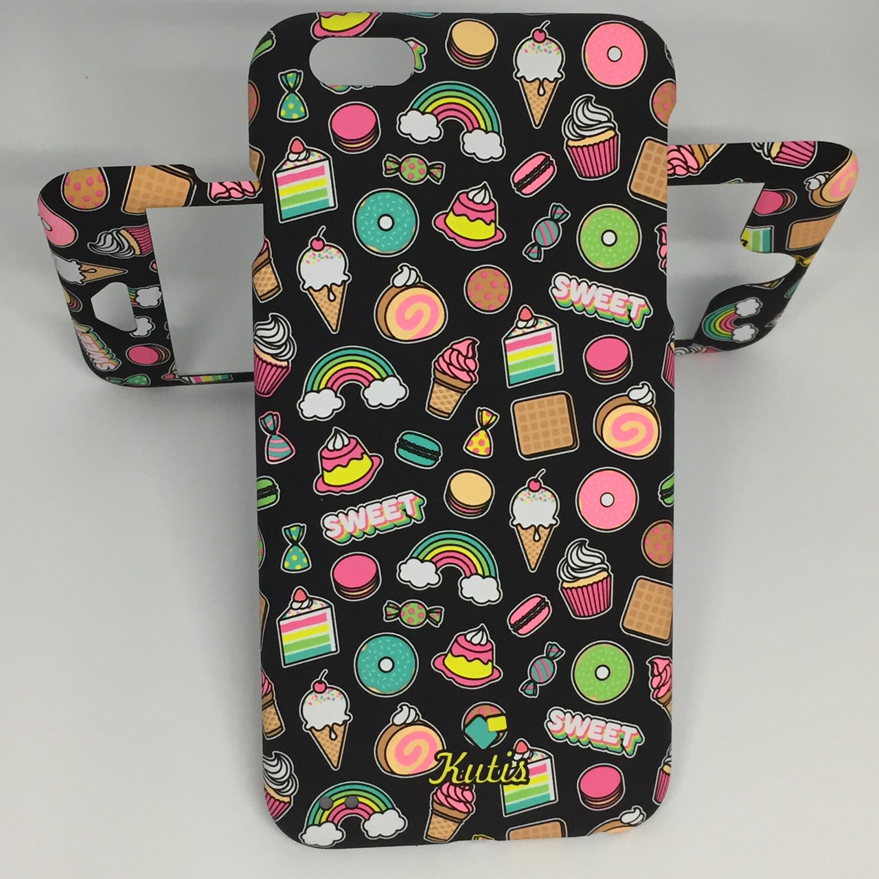 เคสคูทิส (Kutis) ไอโฟน6พลัส,6Sพลัส(ลายสายรุ้งกับของหวานพื้นหลังสีดำ)