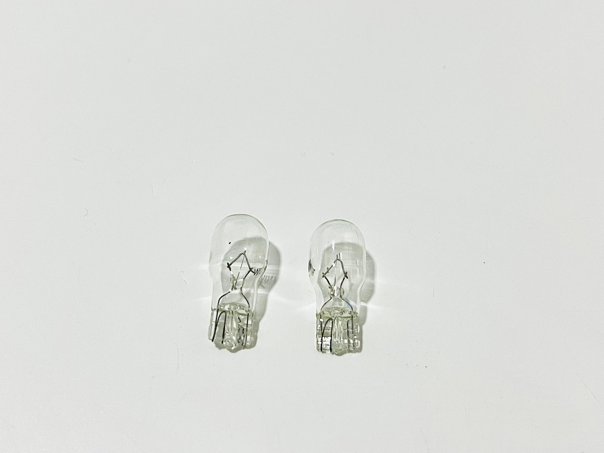 หลอดไฟเลี้ยวโนวาs NOVA สีส้ม ใสT13 12V10W 1 ชุด 4 ดวง