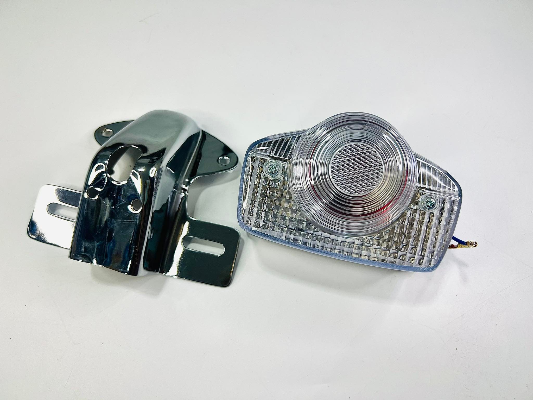 ไฟท้าย+ขายึดไฟท้าย cb100 ซีบี100 ใส