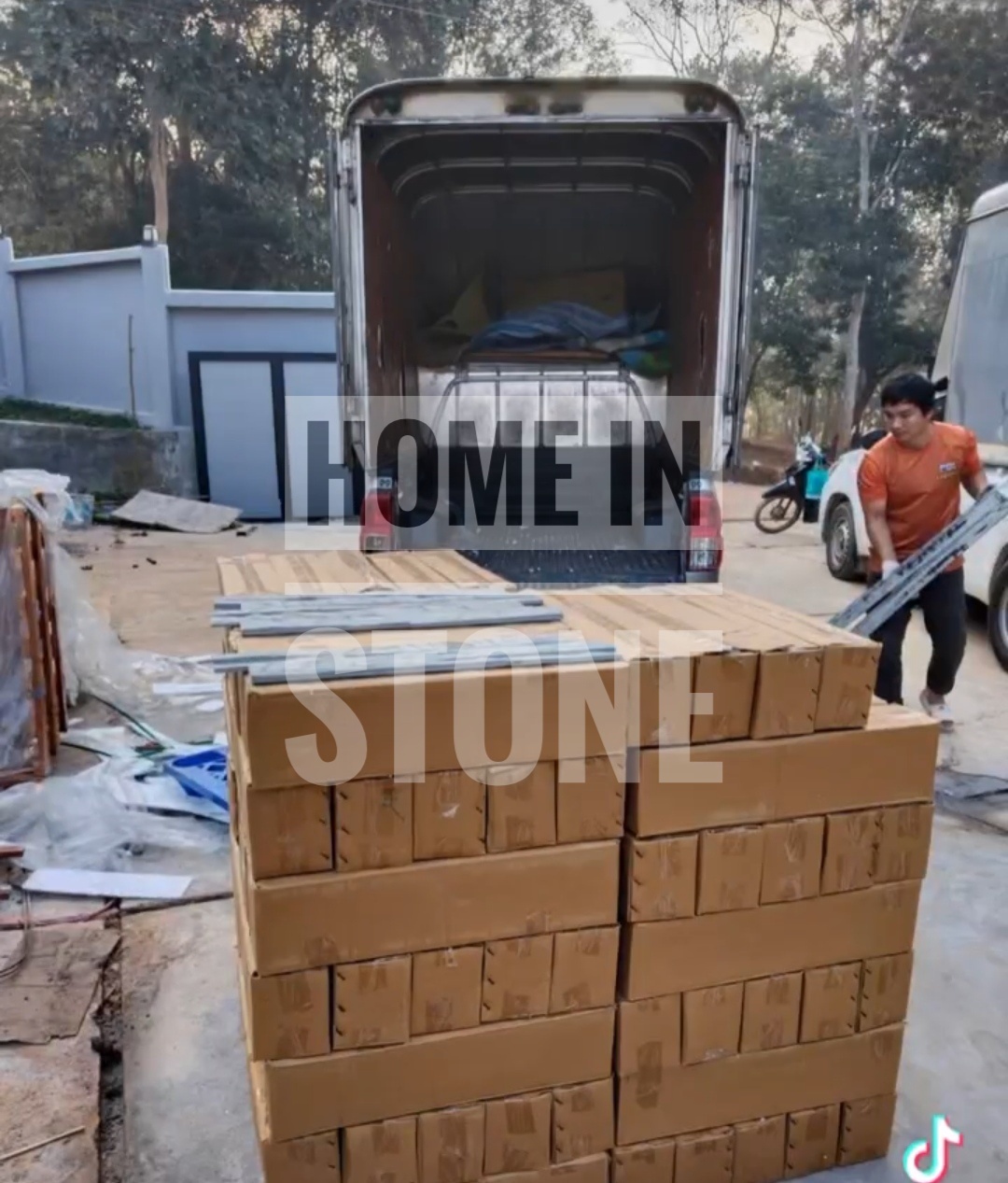 Silver grey wall panel Doi sa ket round 2