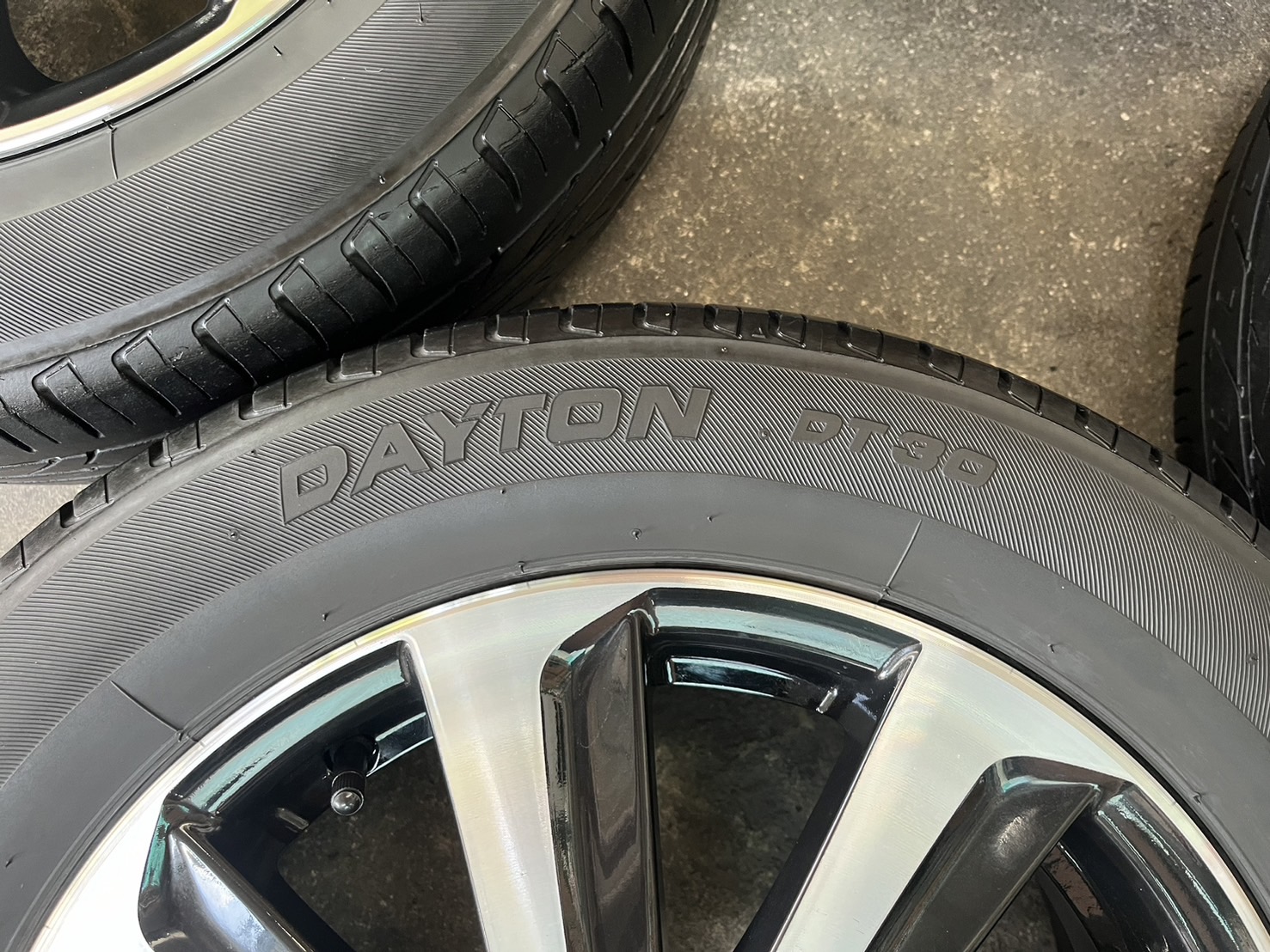 ✨ล้อแม็ก✨Toyota Vios 8 ก้าน ขอบ 15 ดำหน้าเงา พร้อมยาง 185-60-15 DAYTON ปลายปี 20