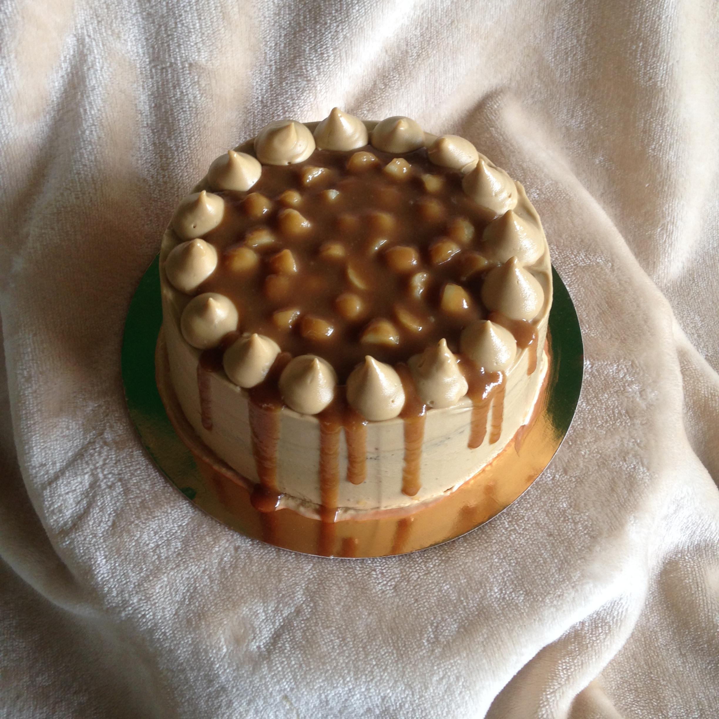 เค้กกาแฟคาราเมลมคคาเดเมีย (3 ปอนด์) / Coffee Caramel Maccadamia Cake (3 Pound / 8" x 8")