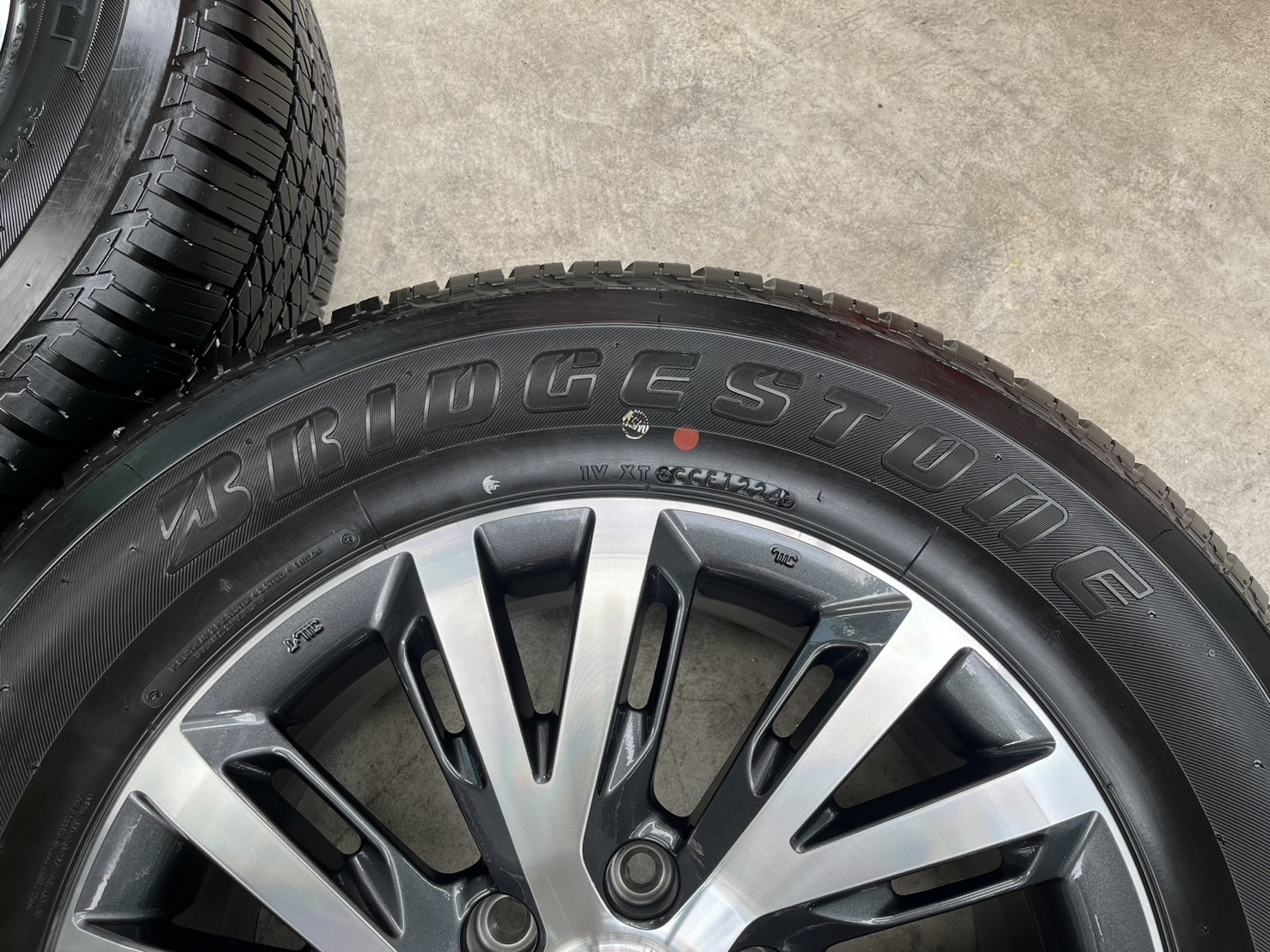 ♨ปี 24♨✨ล้อแม็กพร้อมยางน้องๆป้ายแดง✨ISUZU D-Max รุ่นใหม่ล่าสุด ขอบ 18 ดำหน้าเงา💖