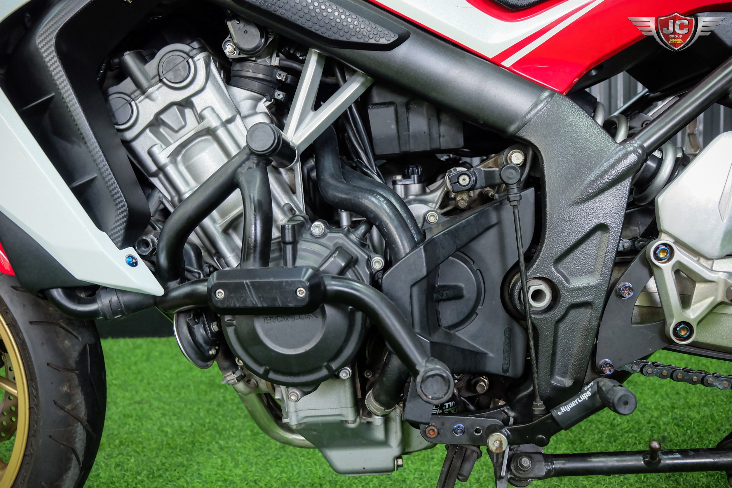 คนไทย...เอา"ไตร"ไปเลย‼️ CB650F Tri-colour ปลายปี 2015 ขี่นิ่มพร้อมใช้ยางใหม่....หาอยู่ต้องจัด 🤗
