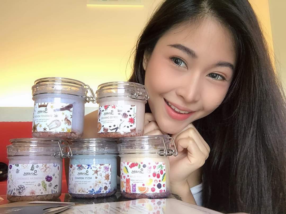 สบู่สครับ วิปนุ่มอาบน้ำ scrubbit : Gummy Glam กลิ่นเจลลี่หมี หอมผลไม้ สดชื่น scrub สครับ