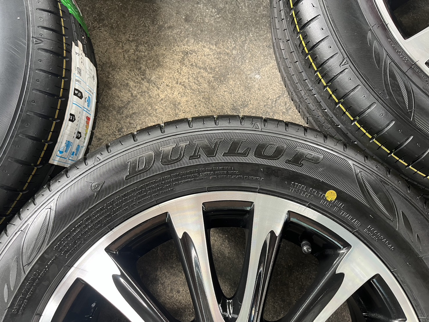 ✨ล้อแม็ก✨Toyota Vios 12 ก้าน ขอบ 15 ดำหน้าเงา พร้อมยางใหม่💯185-60-15 Dunlop♨ปี 24♨