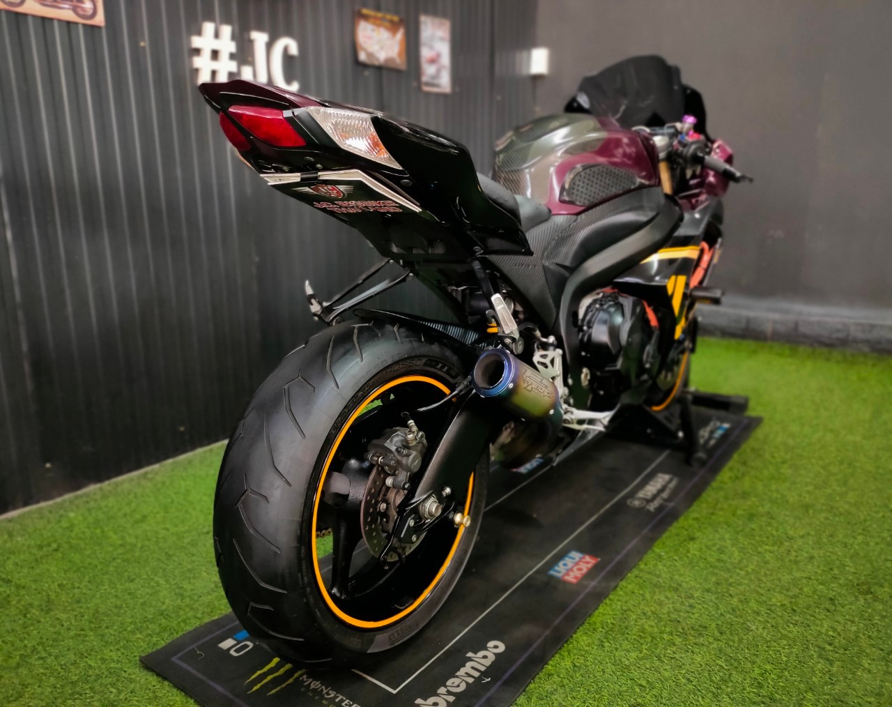 🐬 ได้เวลาโลมาโชว์ตัว #GSX-R1000 สเปค 🇺🇸 จดทะเบียน ธ.ค. ปี 2014 แต่งเต็มพร้อมบิน...ขี่อย่างมันส์‼️