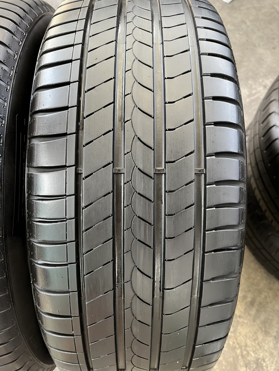 ✨ยาง✨215-55-16 Pirelli♨️ปี 24♨️สภาพสวย