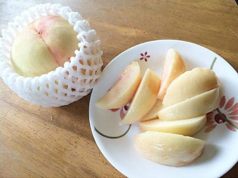 (1ต้น) ต้น ลูกพีชขาว Ice Peaches peach ต้นลูกพีชขาว ต้นพีชขาว ต้นพีช พีช ขาว / พิสุทธิ์