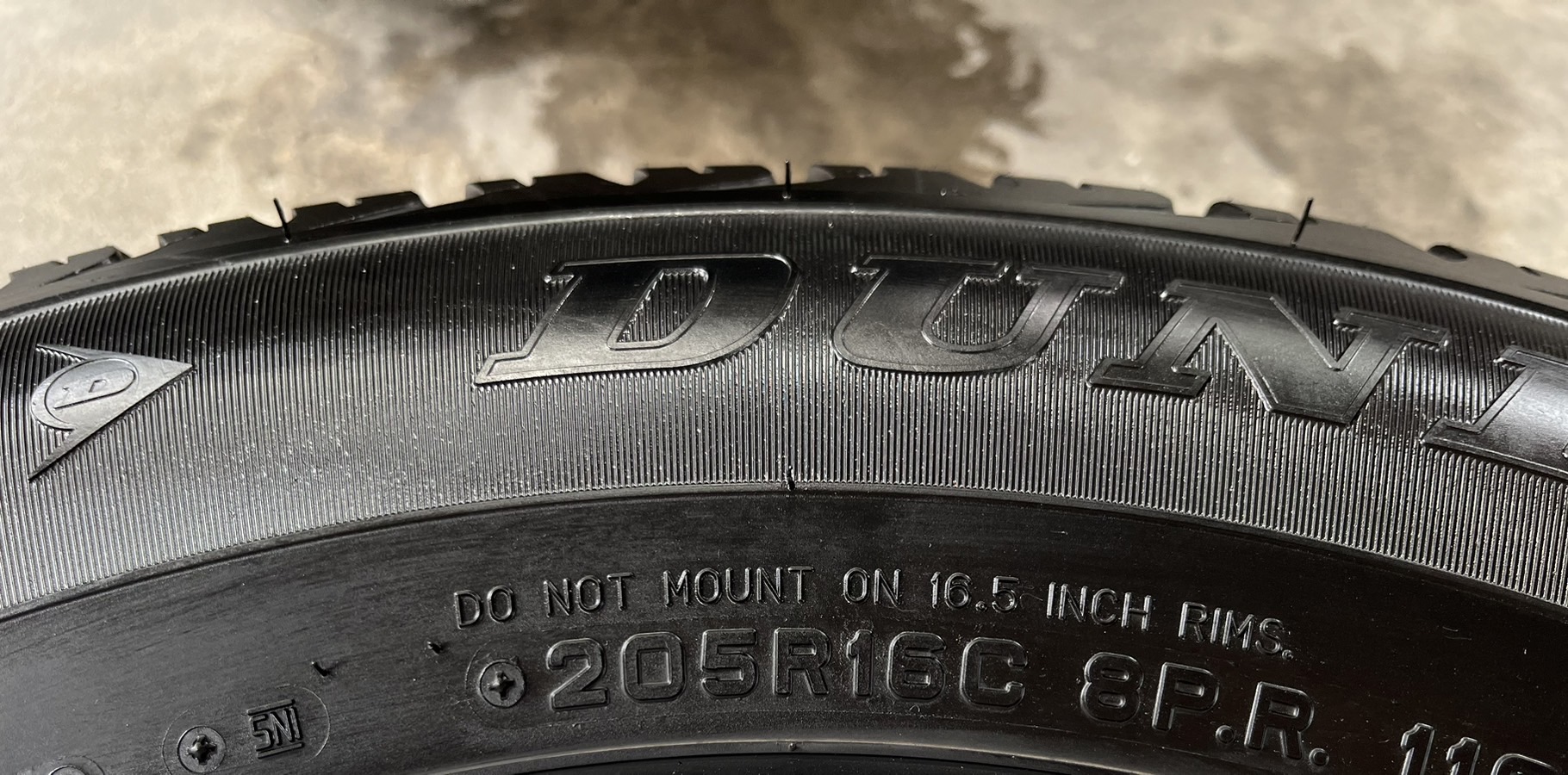 ✨ยางป้ายแดง✨205R16 Dunlop🚘เหมาะสำหรับ รถกระบะตัวเตี้ย ,รถกระบะสายบรรทุก