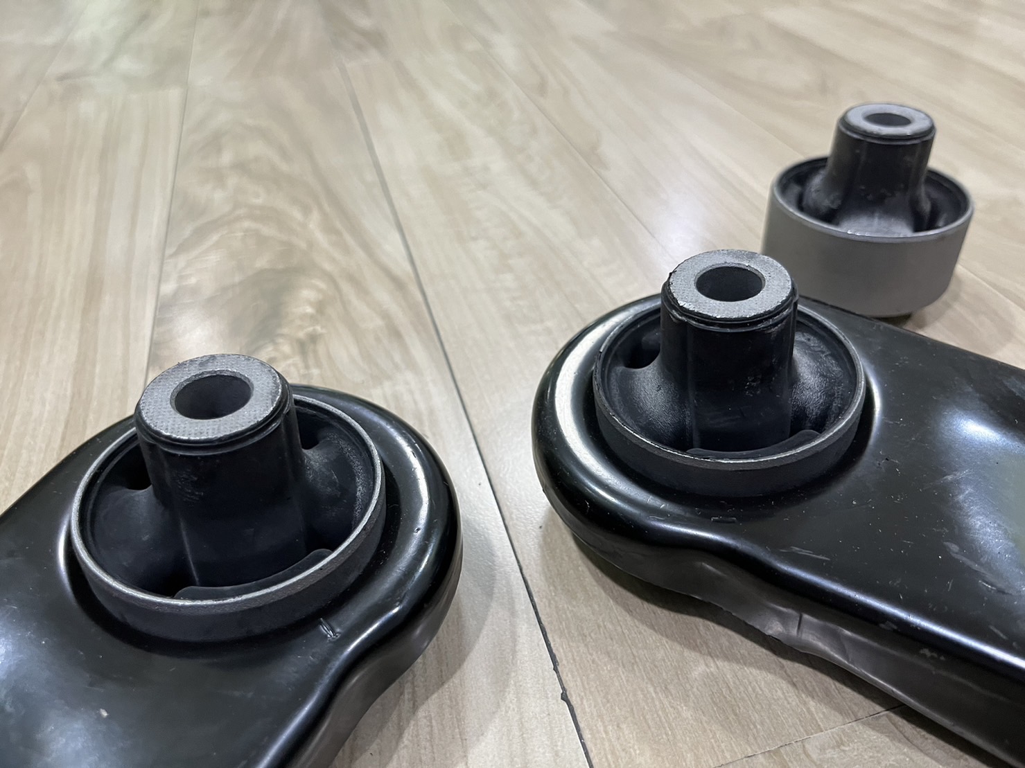 ปีกนกล่าง HONDA BRV 1 คู่