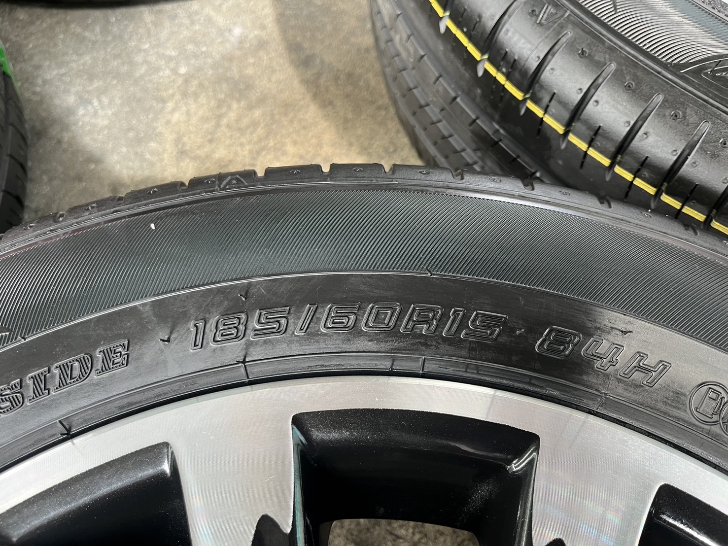 ✨ล้อแม็ก✨Toyota Vios 12 ก้าน ขอบ 15 ดำหน้าเงา พร้อมยางใหม่💯185-60-15 Dunlop♨ปี 24♨