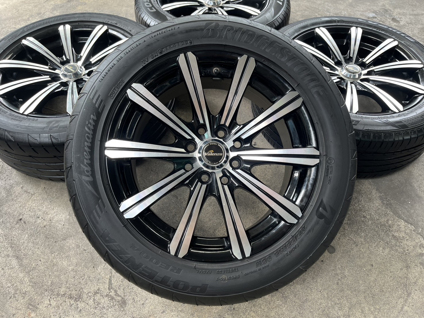 ✨ล้อแม็กแต่ง✨4รู100✨Valenza ขอบ 15 สีดำหน้าเงา พร้อมยาง 195-55-15 ปี 22