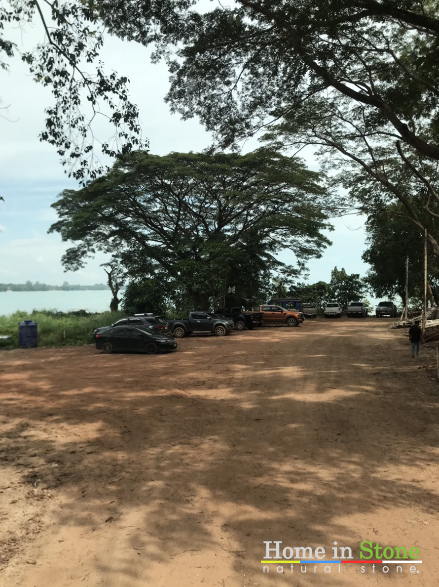 กระเบื้องหินปูสระว่ายน้ำ