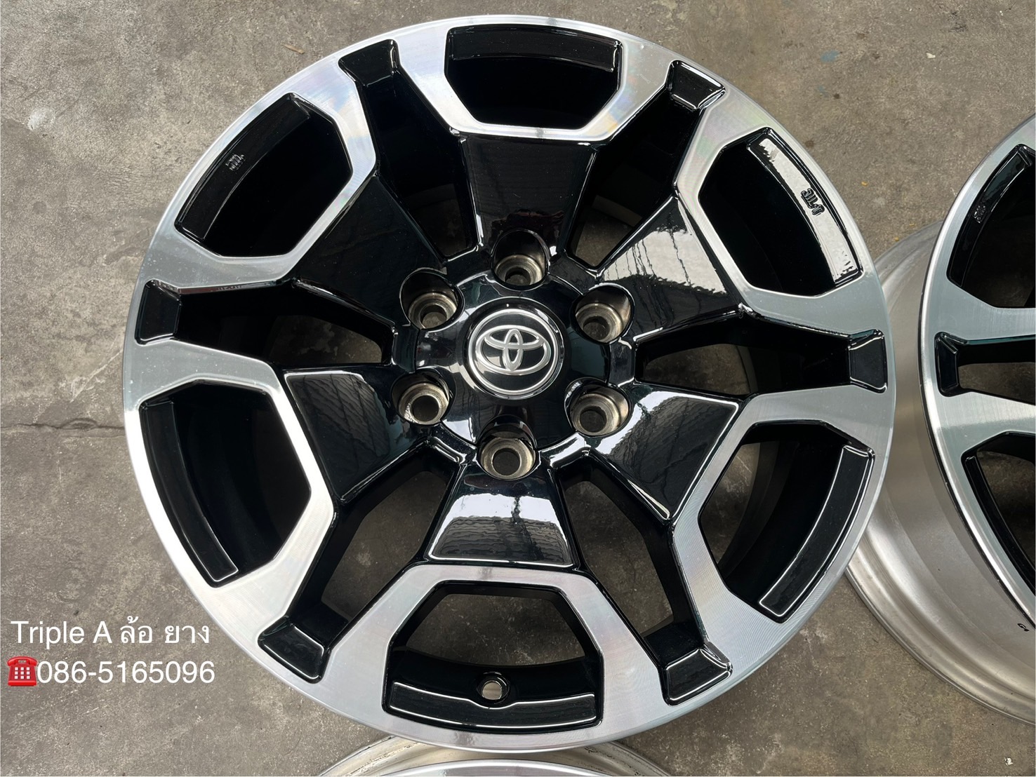 ✨ล้อแม็ก✨Toyota Revo รุ่นใหม่ล่าสุด ขอบ 18 ดำหน้าเงา🚘ใส่กับ Fortuner Revo Vigo 6รู139 ได้เลย