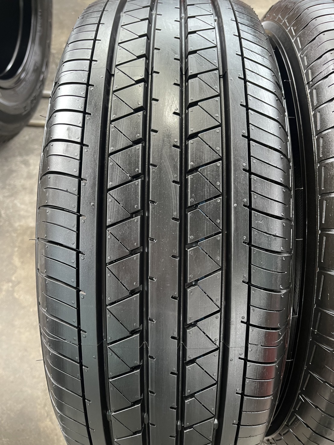 ✨ยางป้ายแดง✨235-65-16 Yokohama💥ปี 25💥🚘ใส่กับ รถตู้ ,รถกระบะตัวเตี้ย ได้เลย