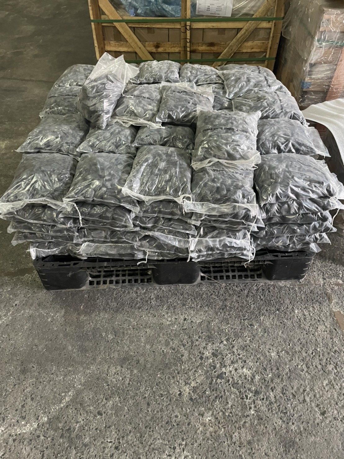 หินกรวด สำหรับแต่งสวนสวย ดำเงา สวยมาก