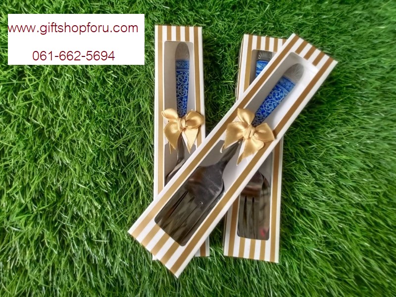 ช้อนส้อมกินข้าวสแตนเลส ใส่กล่องติดโบว์