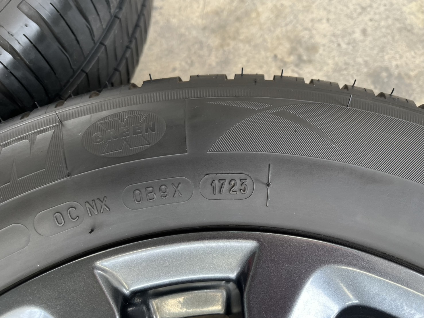 ✨ล้อแม็ก✨Mazda 2 Skyactiv ขอบ 15 สีเทาดำ พร้อมยาง 185-65-15 Michelin🌟ปี 23🌟