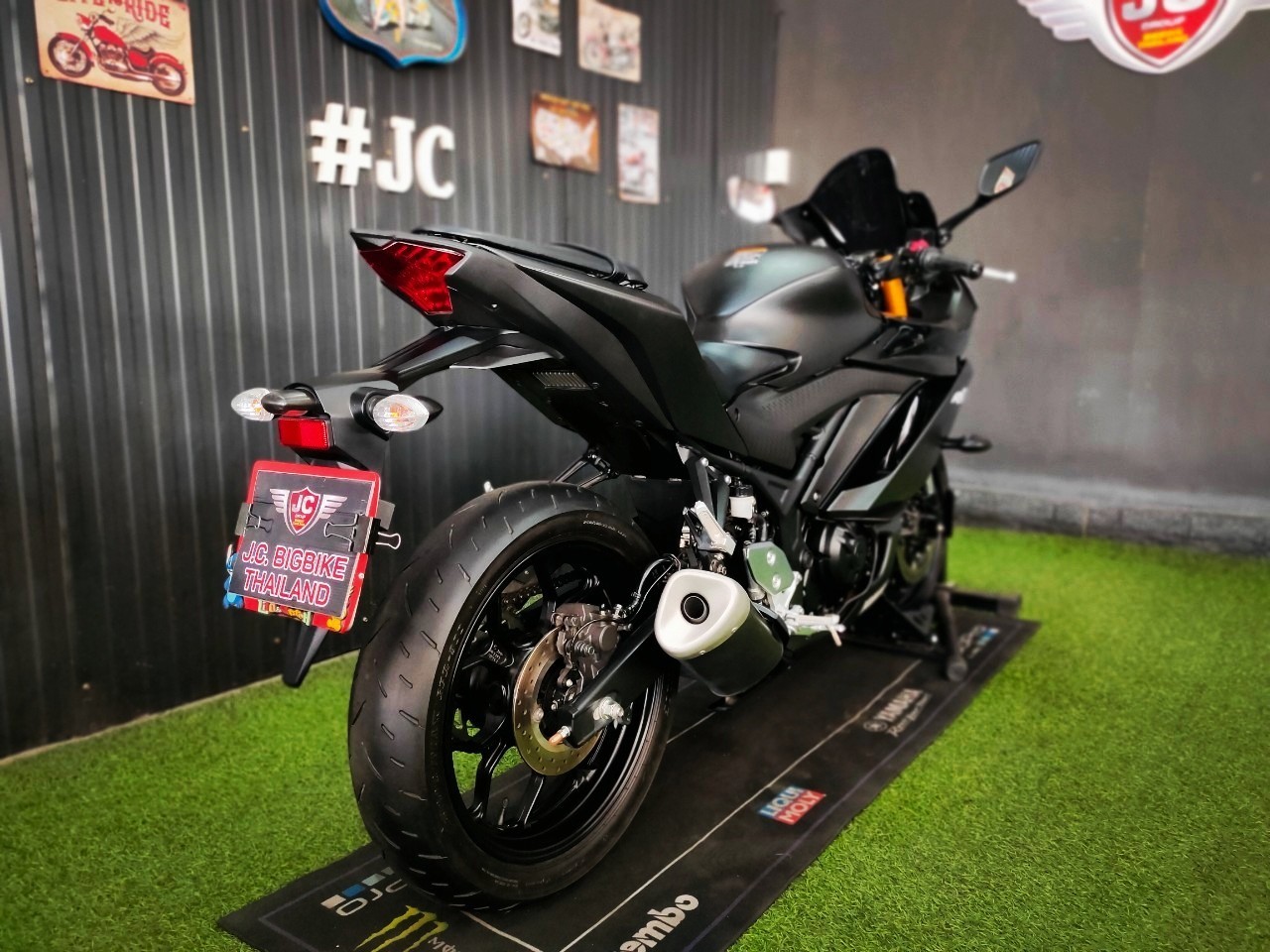 ดำดุดันไม่เกรงใจใคร ❗ YAMAHA New R3 โมเดล 2019 รถมือแรก "นางฟ้าไมล์น้อย" โคตรน่าใช้ 🥰