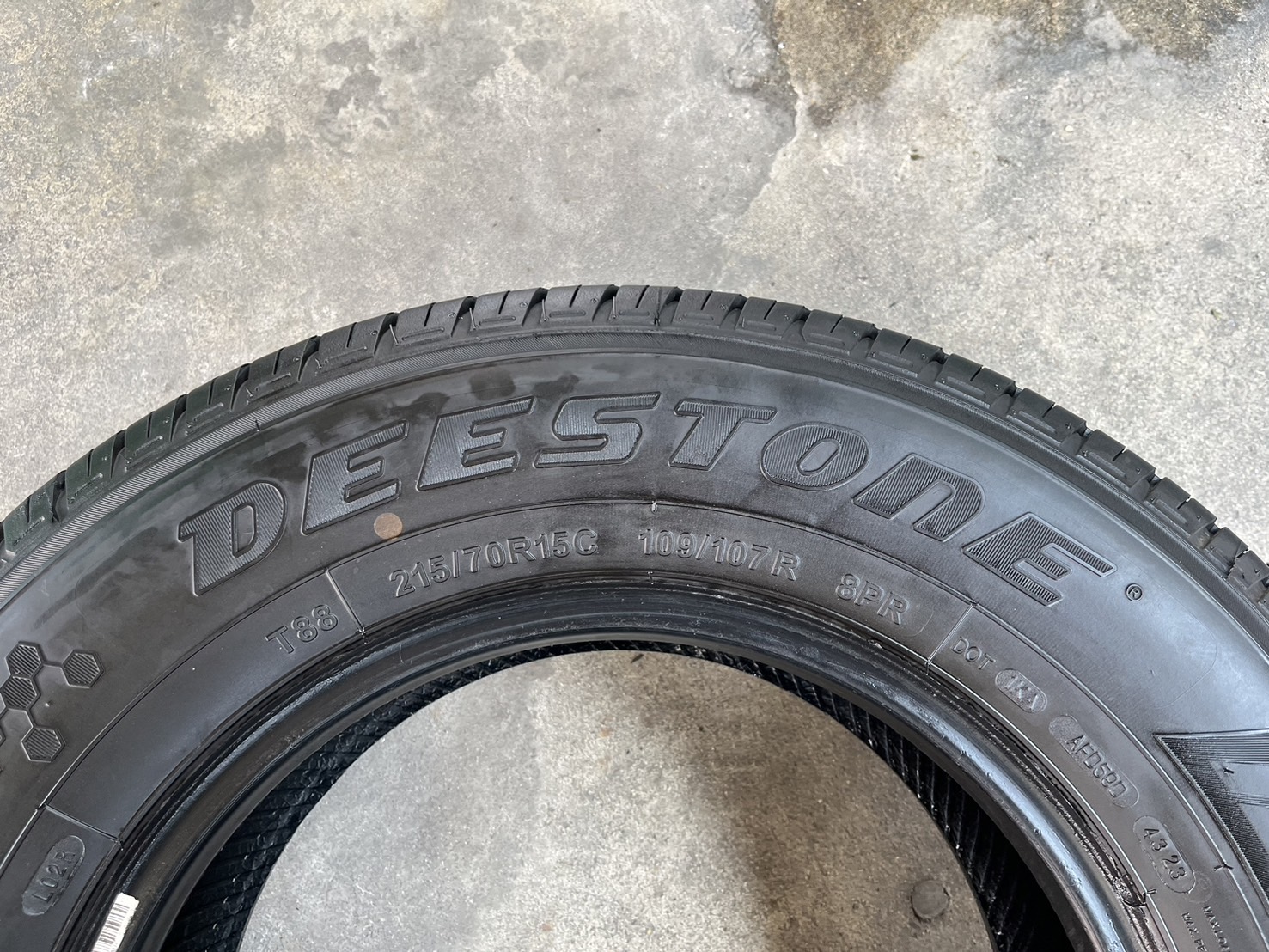 ✨ยาง✨215-70-15 Deestone🌟ปลายปี 23🌟🚘ใส่กับ รถกระบะตัวเตี้ย ได้ทุกรุ่น