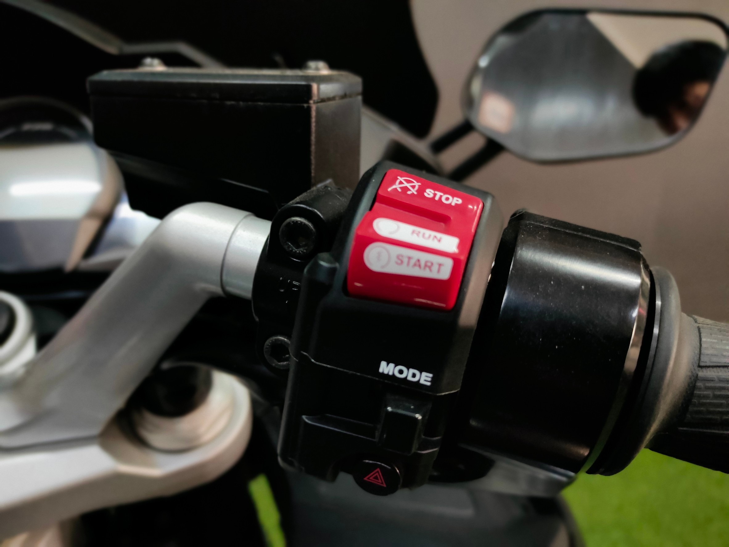 Sport Touring ตัวพรีเมียมจากค่าย YAMAHA รุ่น FJR1300AS ตัวท๊อป Autoclutch ขับเพลาปลายปี 2018 แท้สายจอดไมล์ 2,xxx 😎 โฉมปัจจุบัน...นับคันได้เลย‼️