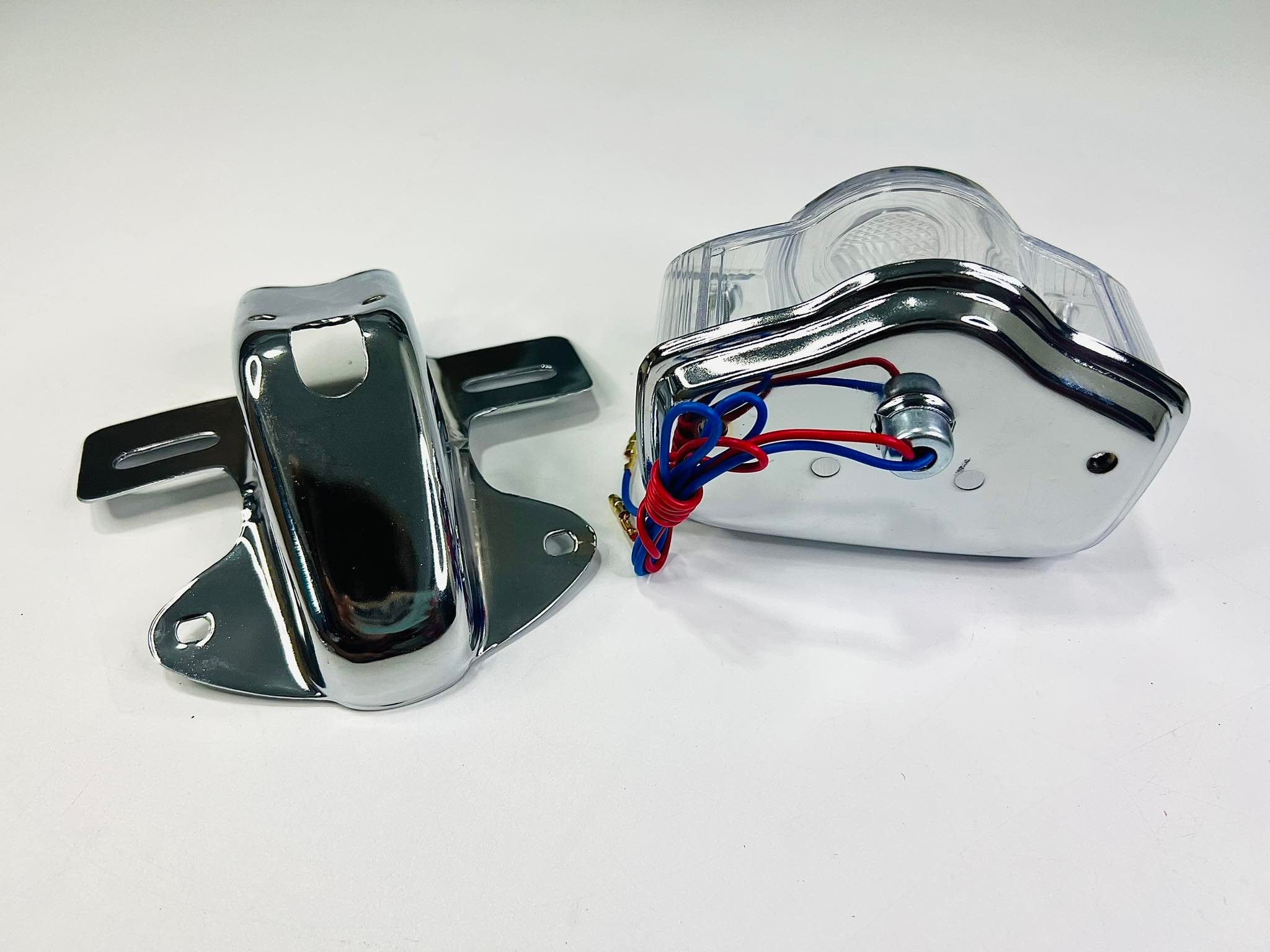 ไฟท้าย+ขายึดไฟท้าย cb100 ซีบี100 ใส