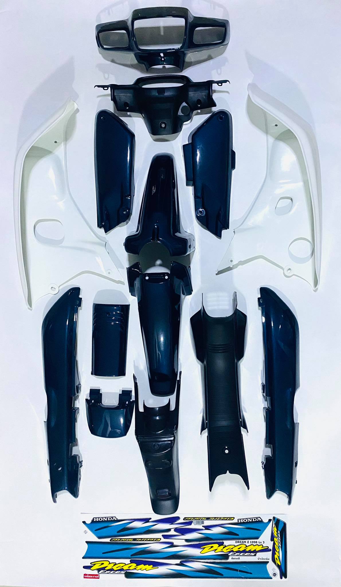 ชุดสีดรีมc100nสีแดง/สีดำ/เขียวเข้ม/มังคุด/น้ำเงินเงา รุ่นบังลมขาว พร้อมสติ๊กเกอร์